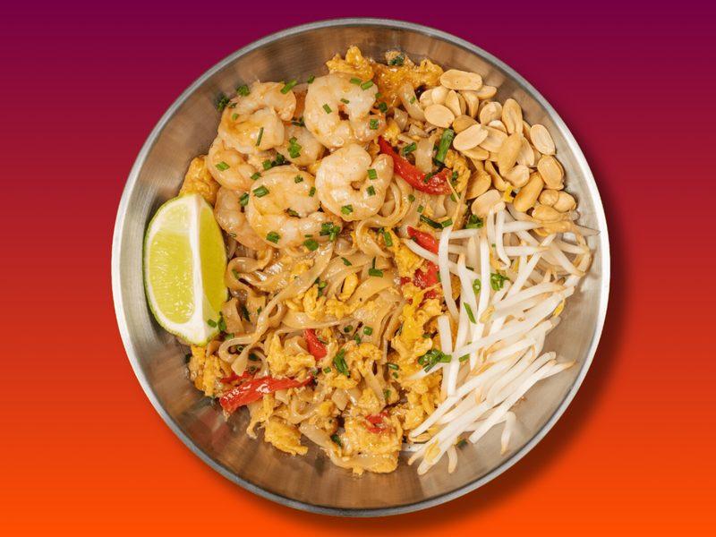 Pad Thaï, nouilles de riz sautées avec œuf et cacahuètes
